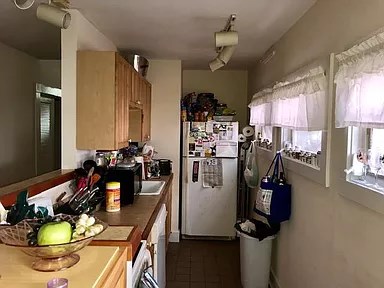lower unit's kitchen